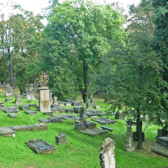 Einzeldenkmale der Sachgesamtheit Kirchen in Görlitz und Nikolaikirchhof Görlitz: Kirche, deren Innenraum 1925/26 als Gedenkstätte für die Gefallenen des Ersten Weltkrieges umgestaltet wurde, sämtliche Gruftkapellen und Grabmale aus dem 17. bis