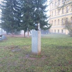 Pomník Josefa Šímy v parku u školy Na Ostrově v Jaroměři