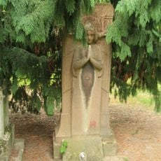 Ondrejský cintorín, náhrobok so sochou