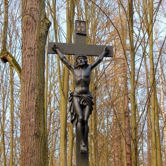 Kříž západně od Červenky u lesní cesty