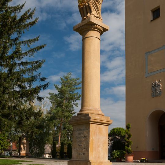 Trojičný stĺp, stĺp s podstavcom