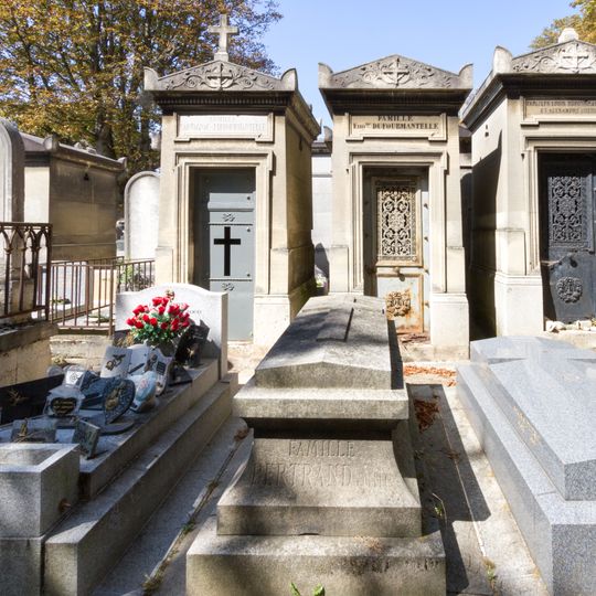 Grave of Paillard de Villeneuve