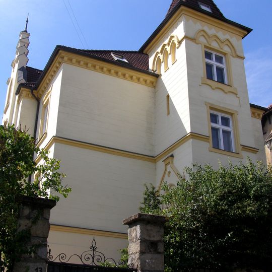 Nájomný dom, záhrada