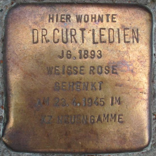 Stolperstein en memoria de Curt Ledien