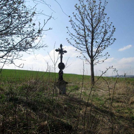 Kříž jižně od Manětína u polní cesty
