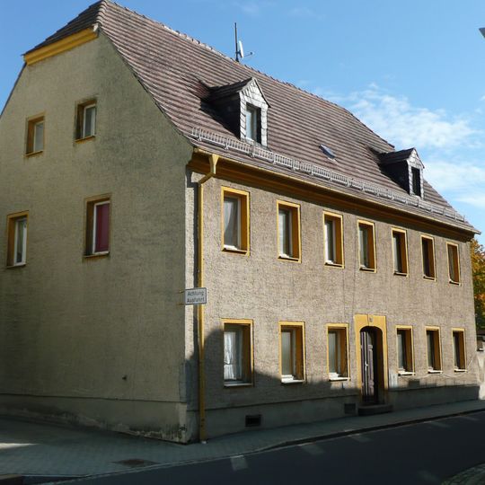 Wohnhaus in offener Bebauung Dresdner Straße 37