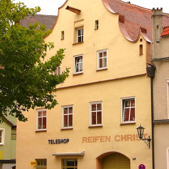 Wohn- und Geschäftshaus