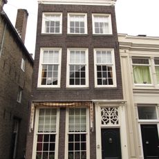 Pand met gave lijstgevel hoekpand schuitemakerstraat