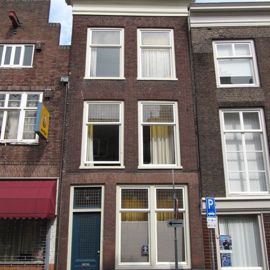 Pand met eenvoudige lijstgevel