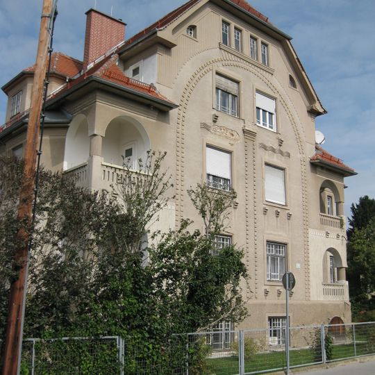 Mehrfamilienwohnhaus