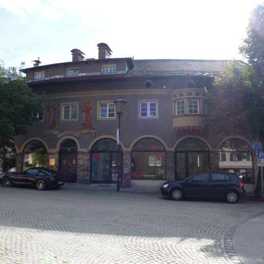 Wohn- und Geschäftshaus''„Marienhof“''