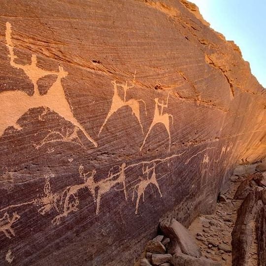 Bir Hima Rock Petroglyphs and Inscriptions