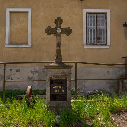 Kříž u fary v Samšině