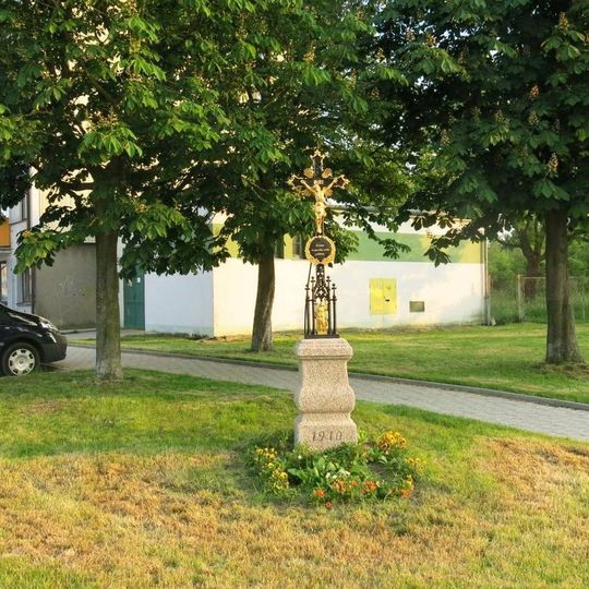 Kříž na rohu ulic Třebízského a Boženy Němcové v Třeboni