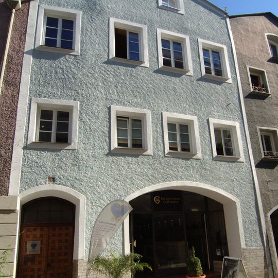 Ehemaliger „Wieninger Stadel“, jetzt Wohn- und Geschäftshaus