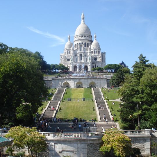 Square Louise-Michel