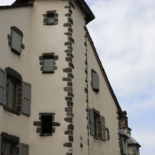 Maison, place Tyssandier-d'Escous