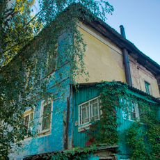 Дом Иконникова с конюшней и лавкой (Крапивна)