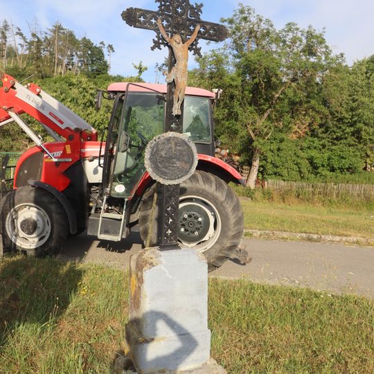 Kříž na severním okraji Číhalína