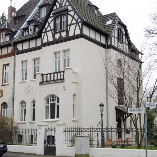 Bismarckallee 8