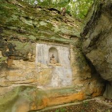 Skalní kaplička se soškou svatého Jana Nepomuckého v Třebízi