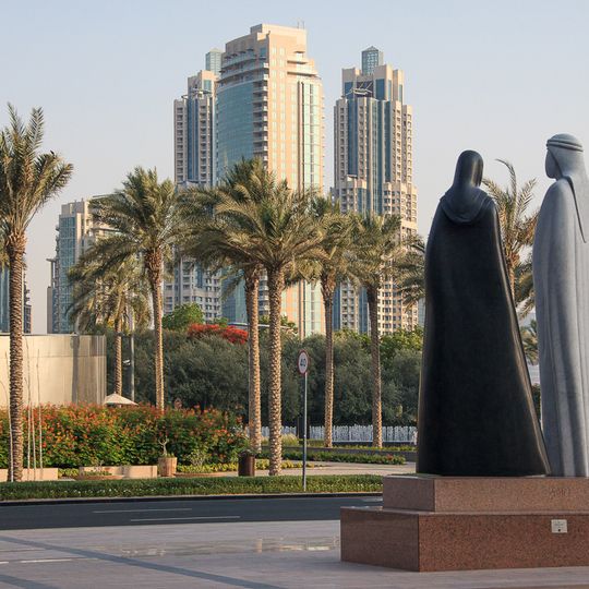 Arabic Couple Statue together