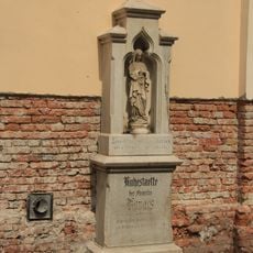 Ondrejský cintorín, náhrobník so sochou