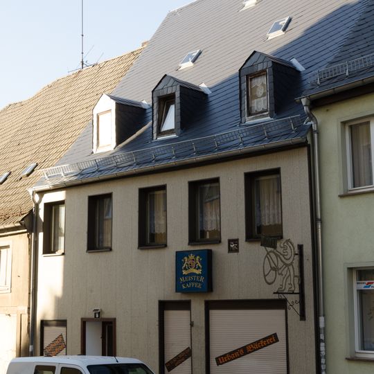 Wohnhaus in geschlossener Bebauung Waldheimer Straße 6