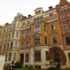 Mietshaus in geschlossener Bebauung mit Vorgarten Andréstraße 4