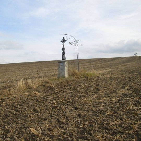 Kříž v poli severně od Tlumačova ten severní