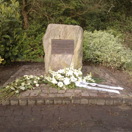 Monument aan de Zuiderzeestraatweg