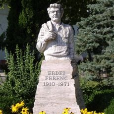 Erdei Ferenc-szobor (Erdei Ferenc tér)