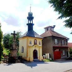 Kaple se zvonicí a Kalvárií