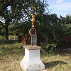 Kříž na Nádražní ulici v Okříškách