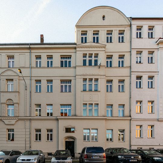 Etkar-André-Straße 1