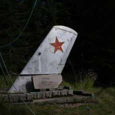 Pomník sovětského letce u horní stanice vleku v Kamenci