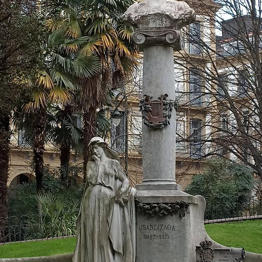 Monumento a José María Usandizaga