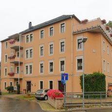 Wohnhaus in offener Bebauung, ehemals Filzfabrik Bachstraße 4