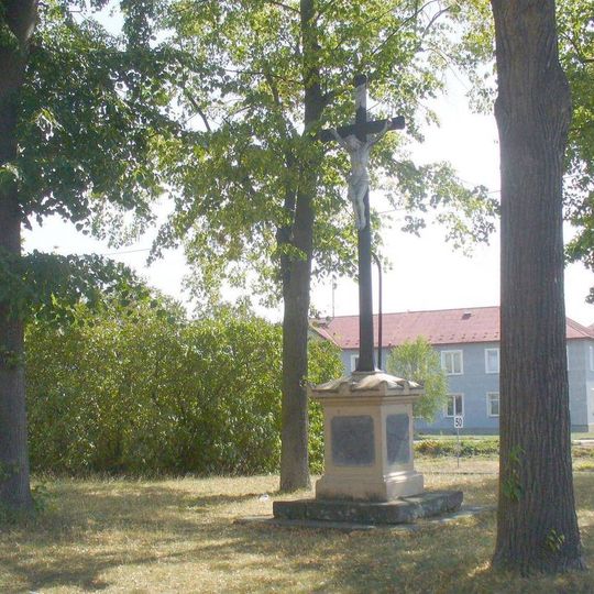 Kříž na rozcestí k nádraží v Horních Beřkovicích