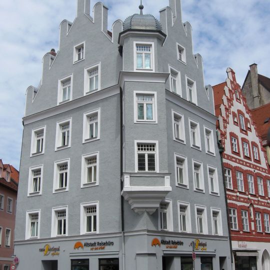 Wohn- und Geschäftshaus