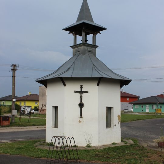 Zvonička na návsi v Hřivně