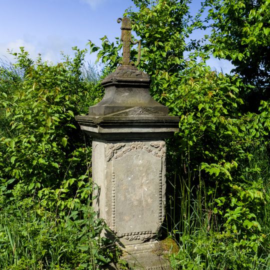 Kříž naproti domu čp. 164 v Heřmanicích v Podještědí