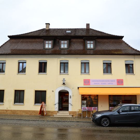 Wohn- und Geschäftshaus