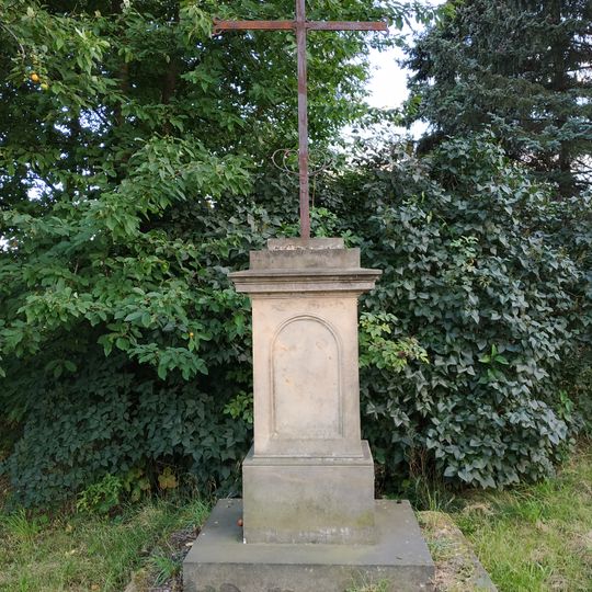 Kříž na rozcestí u domu 173 ve Svoru