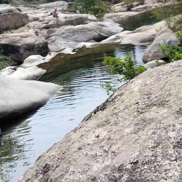 Ubicaciones remotas en Córcega más allá de la costa