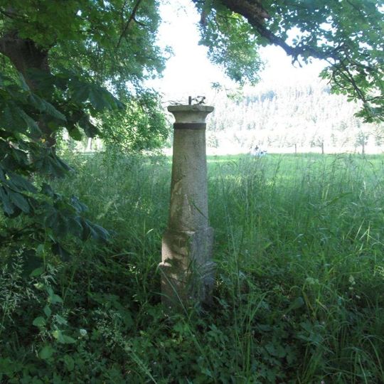 Kříž východně od Broumova