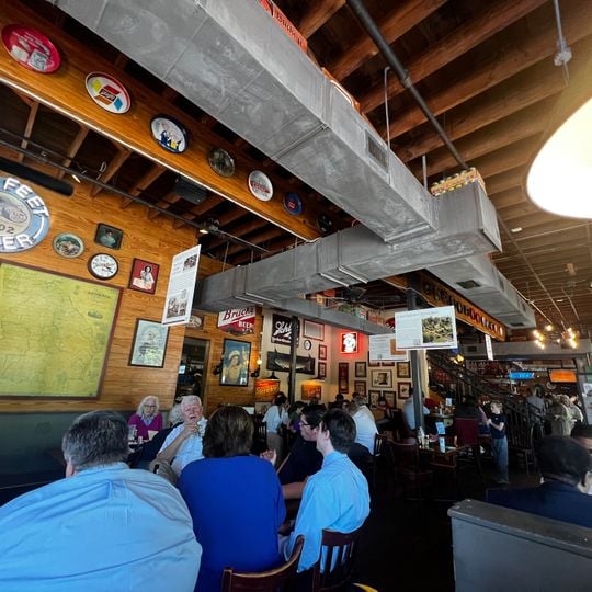Six Feet Under Pub & Fish House - Grant Park