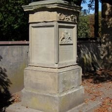 Sockel des Gefallenendenkmals