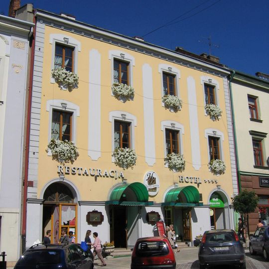 Dom z budynkiem restauracji