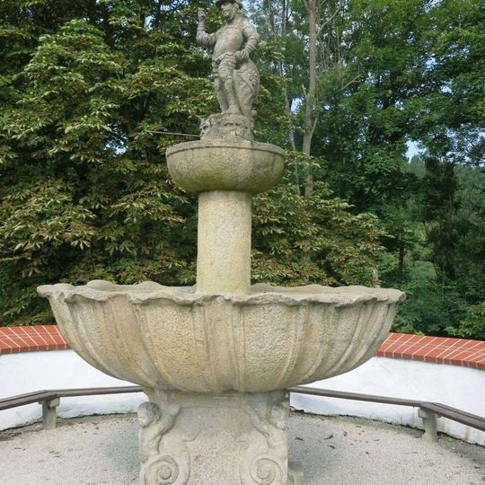 Kašna před hradem v Rožmberku nad Vltavou